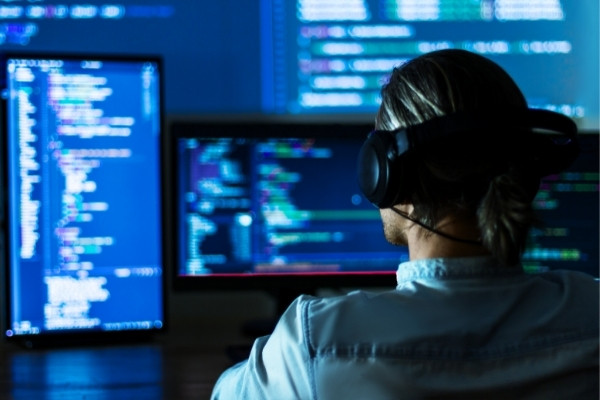 Outsourcing Software Development What are the benefits of outsourcing software development?
