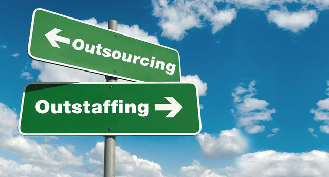 outsourcing-vs-outstaffing-model